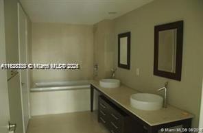Building Photo - 495 Brickell Ave