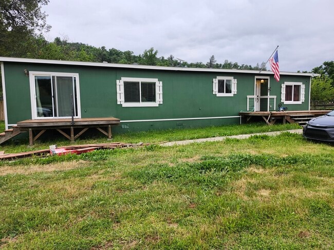 Building Photo - 13555 Lowrey Rd