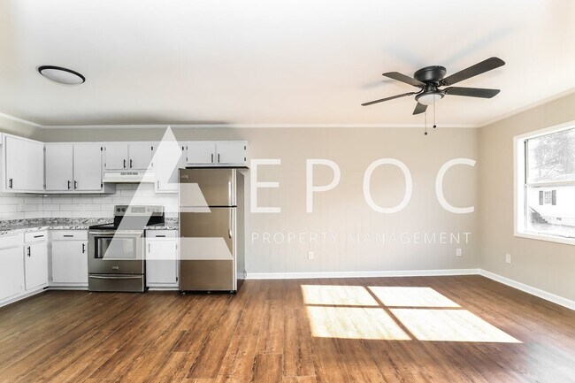 Building Photo - 634 S Elm St