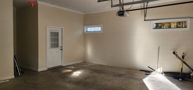 Double car garage entry - 127 Long Island Plz