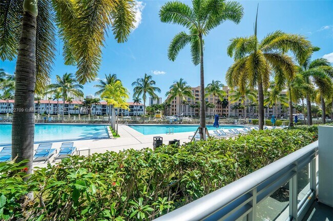 Foto del edificio - 2950 NE 188th St