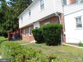 Building Photo - 201 Kurtz Ave