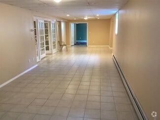 Building Photo - 2 Debron Ct