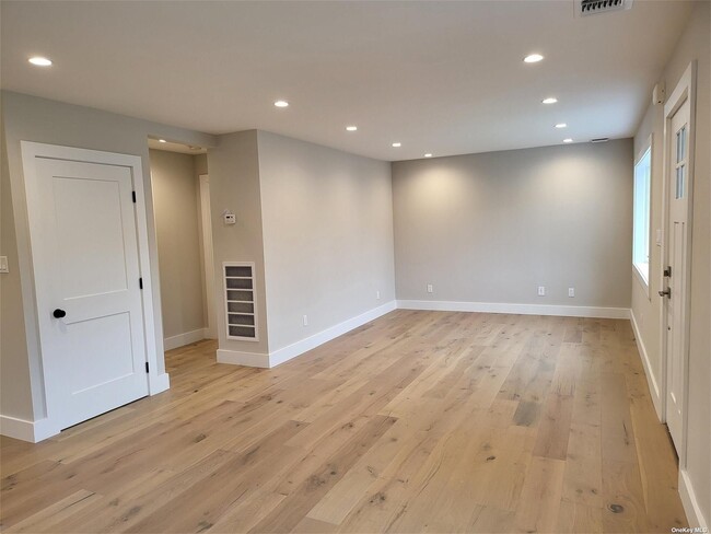 Building Photo - 2756 Wallace Ave