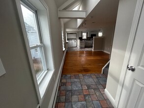 Building Photo - 18 Grove St