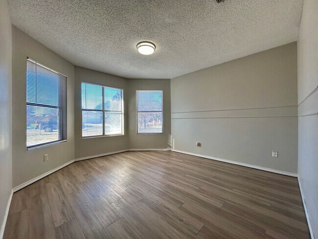 Foto del edificio - Two Story Home Near 4th & Frankford - Clos...