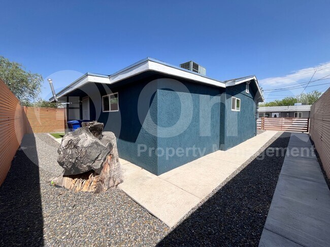 Building Photo - 1625 W Buckeye Ln