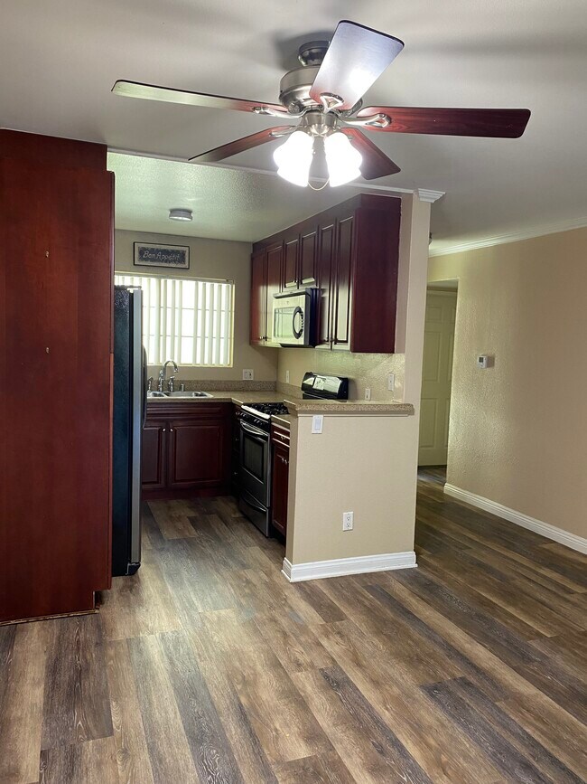 Kitchen - 5510 Owensmouth Ave