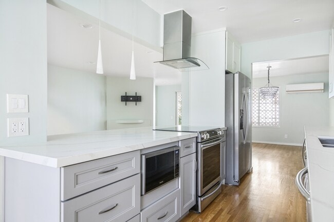 Building Photo - 1020 19th St