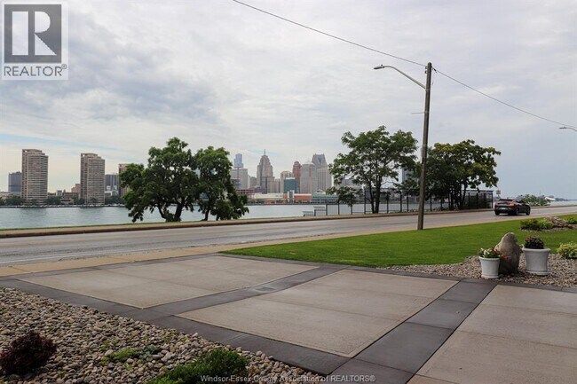 Photo du bâtiment - 1225 Riverside Dr W