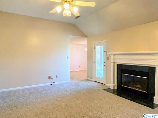 Foto del edificio - 130 Hickory Trail Dr