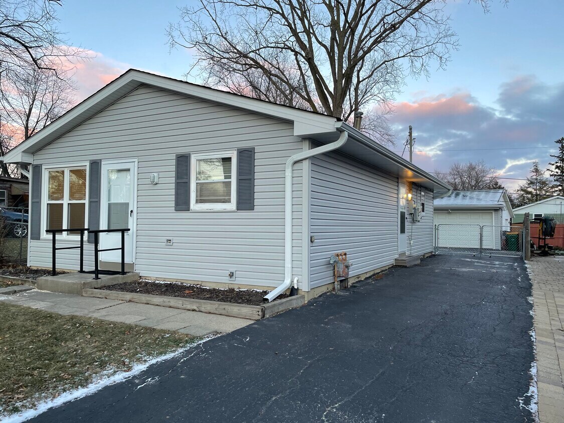 1419 N Park Dr, Round Lake Beach, IL 60073 House Rental in Round Lake