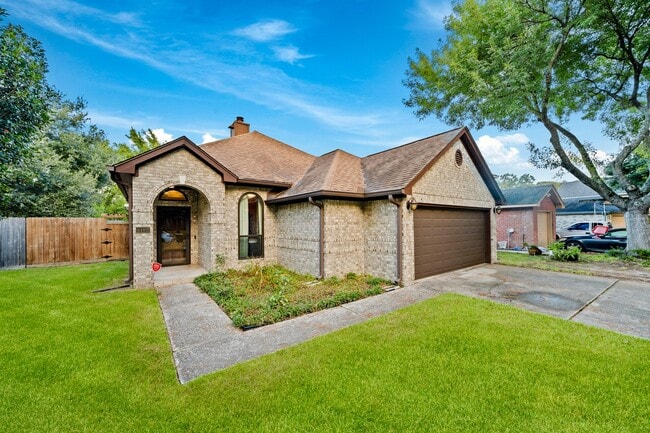Building Photo - 5102 E Pagewick Dr