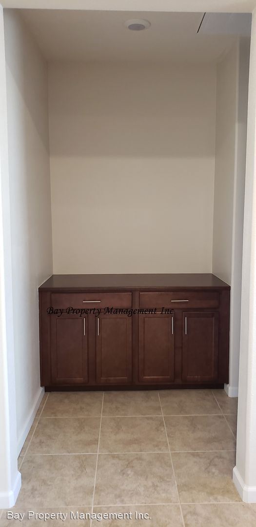 Building Photo - 3 br, 2 bath House - 609 Summerfield Dr.