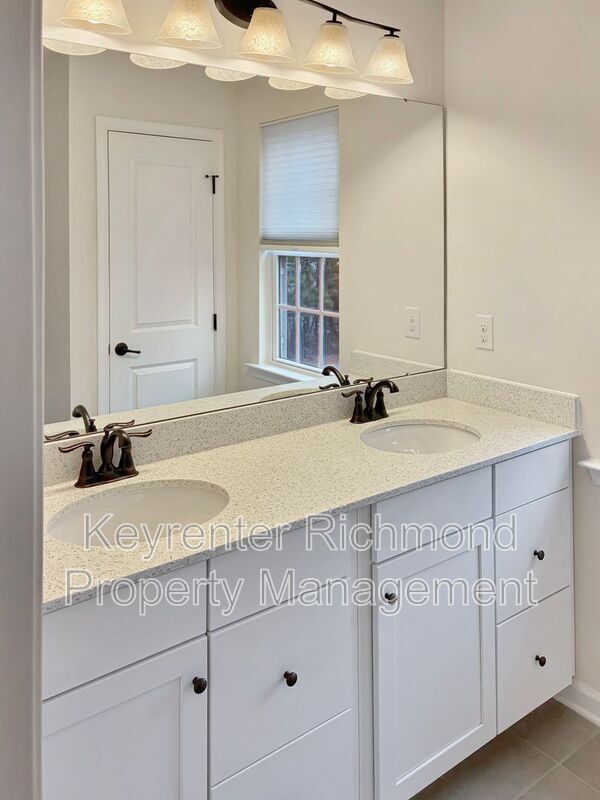 Foto del edificio - 8916 Ringview Dr