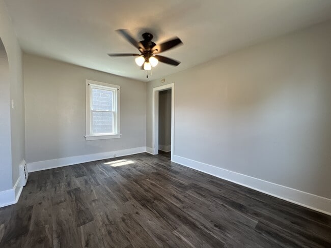 Building Photo - 1227 Elm St
