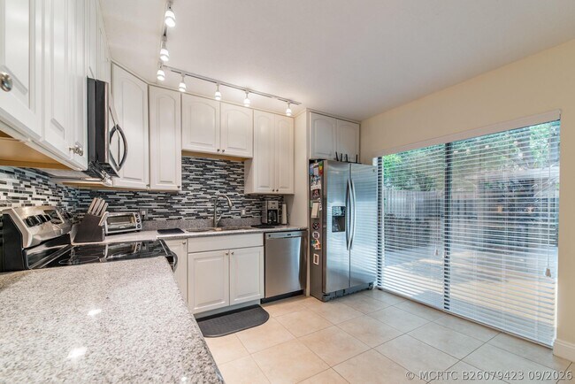 Foto del edificio - 717 7th Ln