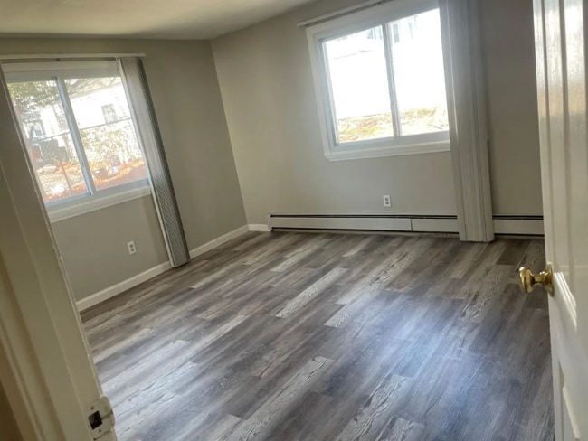 Foto del edificio - 215 215 mammoth Rd