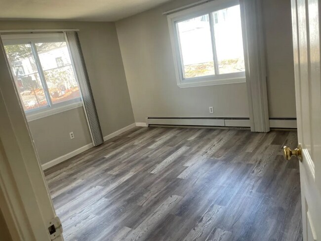 Building Photo - 215 215 mammoth Rd