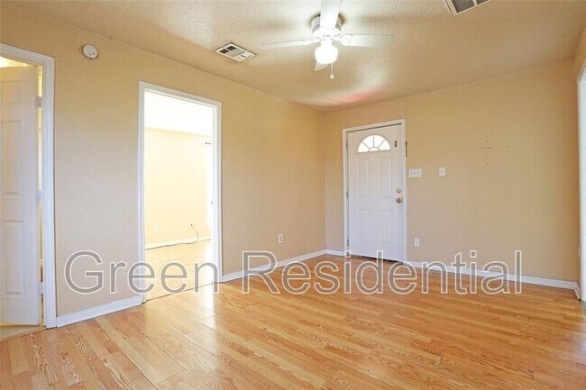 Foto del edificio - 700 N Shirley St