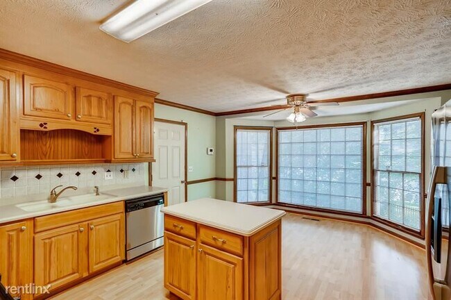 Building Photo - 4 br, 2.5 bath House - 920 Providence Dr UNIT