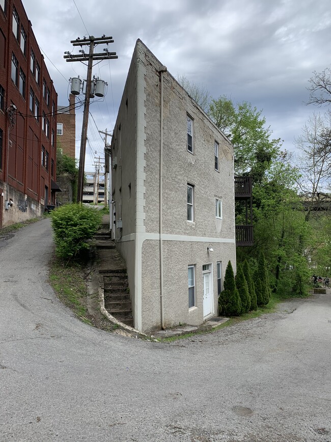 Building Photo - 2 Elk St