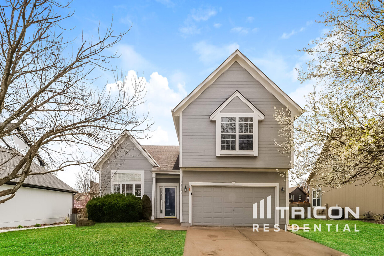 Foto principal - 18231 W 157th Terrace