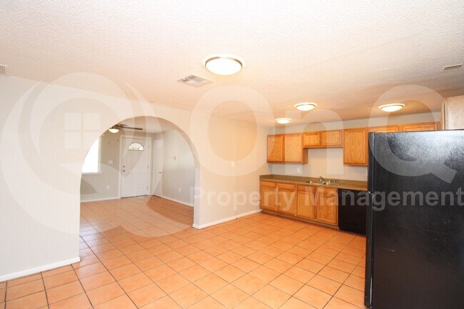 Foto del edificio - 8128 W Earll Dr