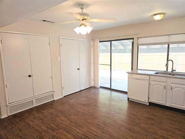 Foto del edificio - 4708 Woodfield Dr
