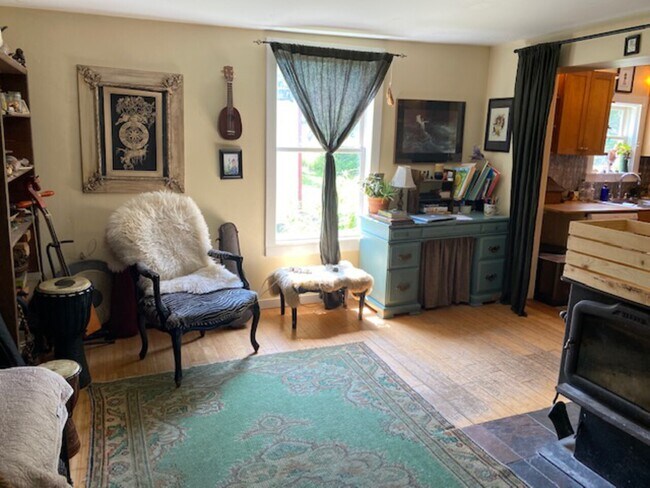 Building Photo - The Dog and Bee House, LLC