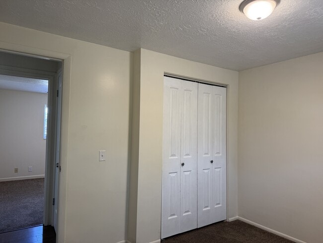Building Photo - 398 W 4525 S