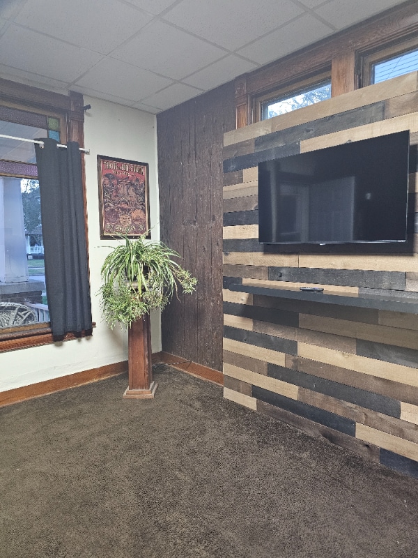 Building Photo - 810 W Ash St