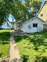 Building Photo - 218 S Lake Dr