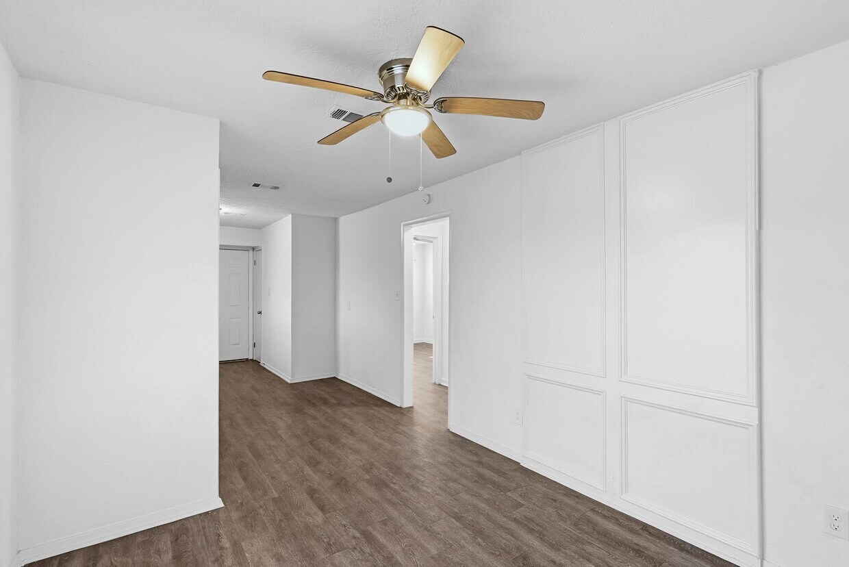 Building Photo - 1430 E 32nd 1/2 St