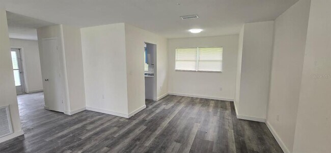 Foto del edificio - 21519 Eldred Ave