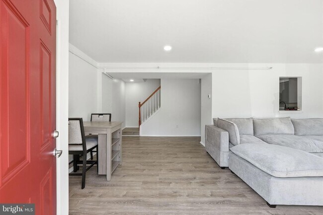 Foto del edificio - 4805 Berwyn House Rd