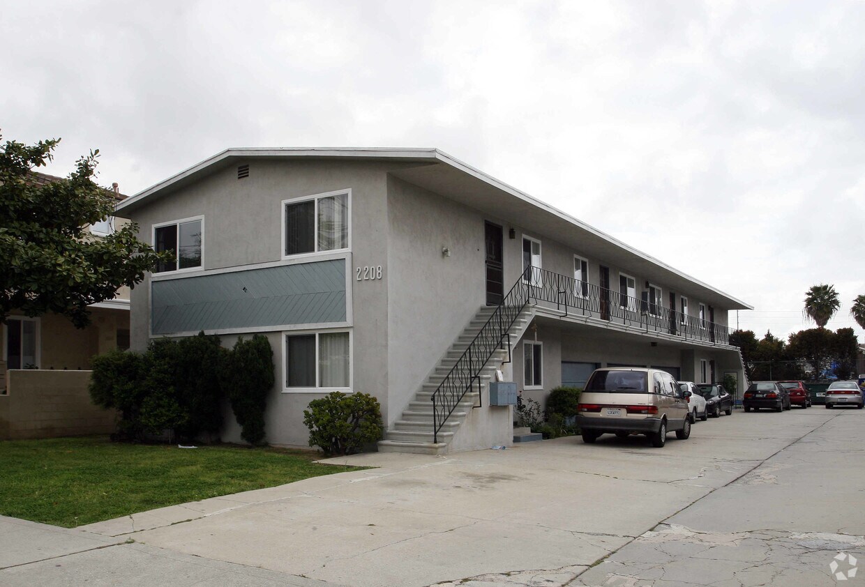 Foto principal - 2208 Mathews Ave