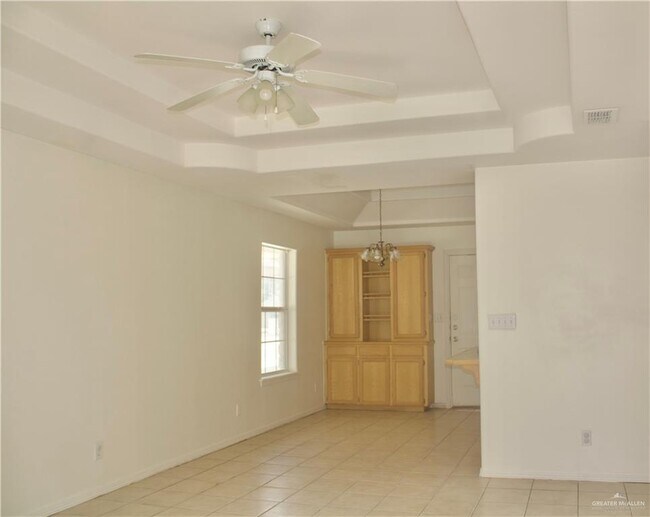 Foto del edificio - 2514 Cervantes Ave