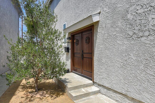 Building Photo - 1520 Wollacott St