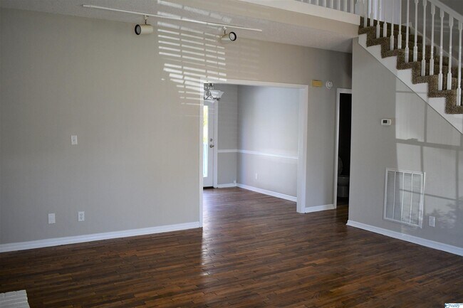 Building Photo - 110 Norfolk Cir
