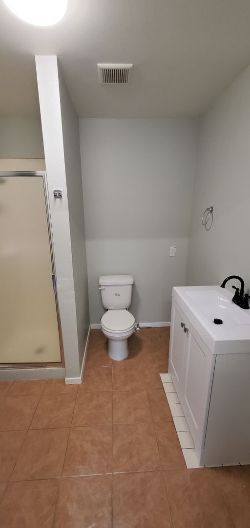 Building Photo - Beautiful 3 Bedroom 2 Bath Solar Powered
