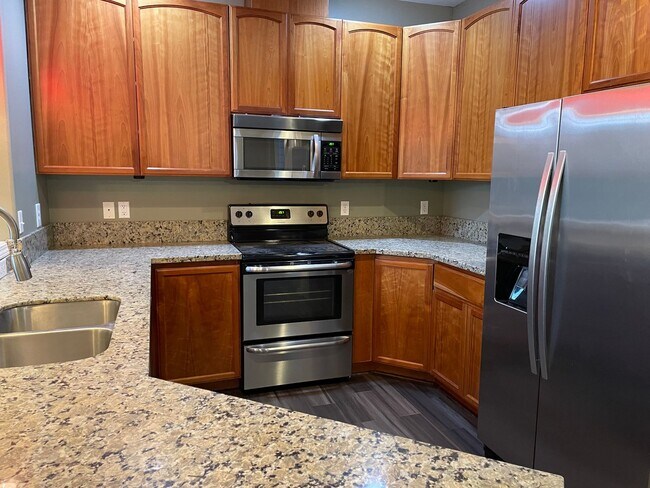 Foto del edificio - Custom Townhome in Camas School District! Stainless Steel Appliances and A/C!
