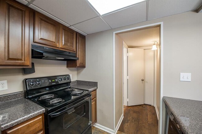 Foto del edificio - 411 Westwood Dr