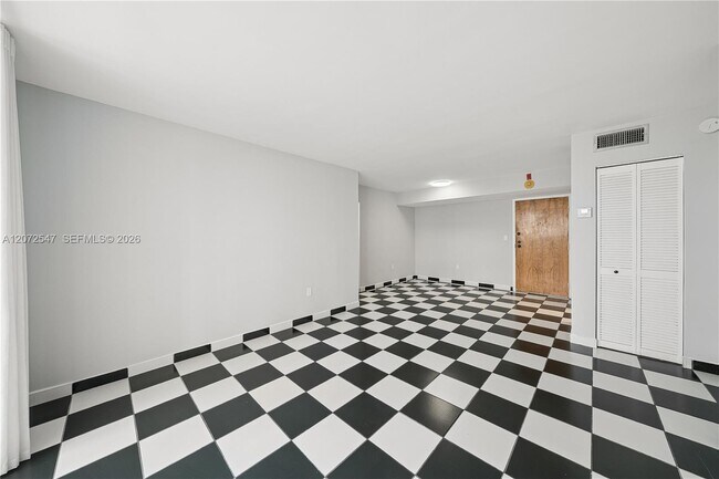 Foto del edificio - 5055 NW 7th St