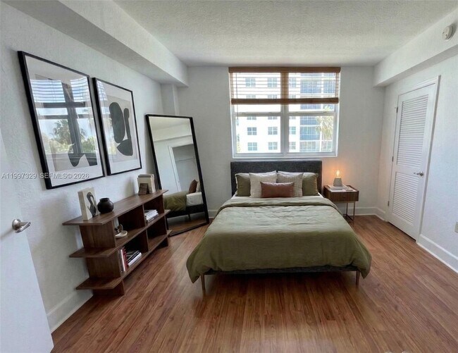 Foto del edificio - 7501 E Treasure Dr