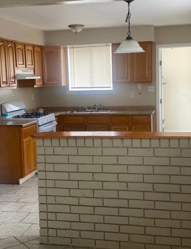 Foto del edificio - 7922 Dorsett Dr