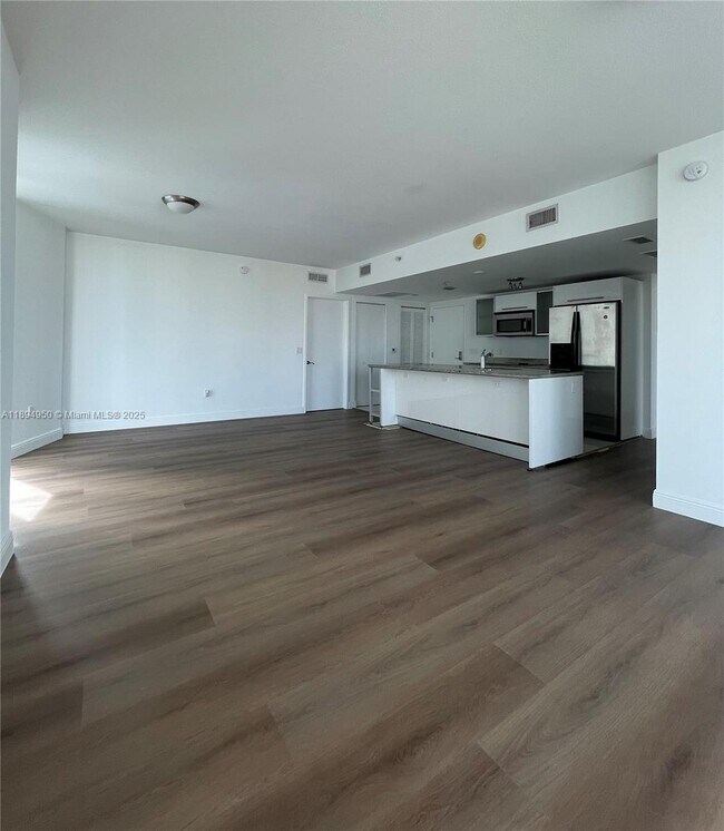 Foto del edificio - 185 SW 7th St