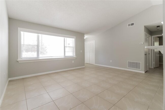 Foto del edificio - 3014 Windchime Cir W