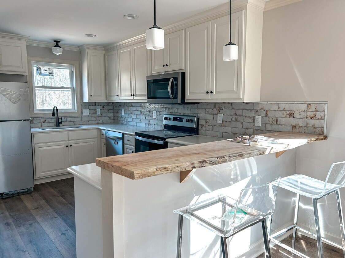 Primary Photo - 157 N Clarendon Dr