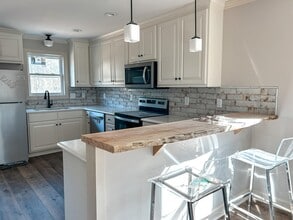 Building Photo - 157 N Clarendon Dr